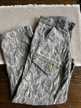 Magellan Outdoors Youth medium Camo Cargo Pants with Utility Pockets